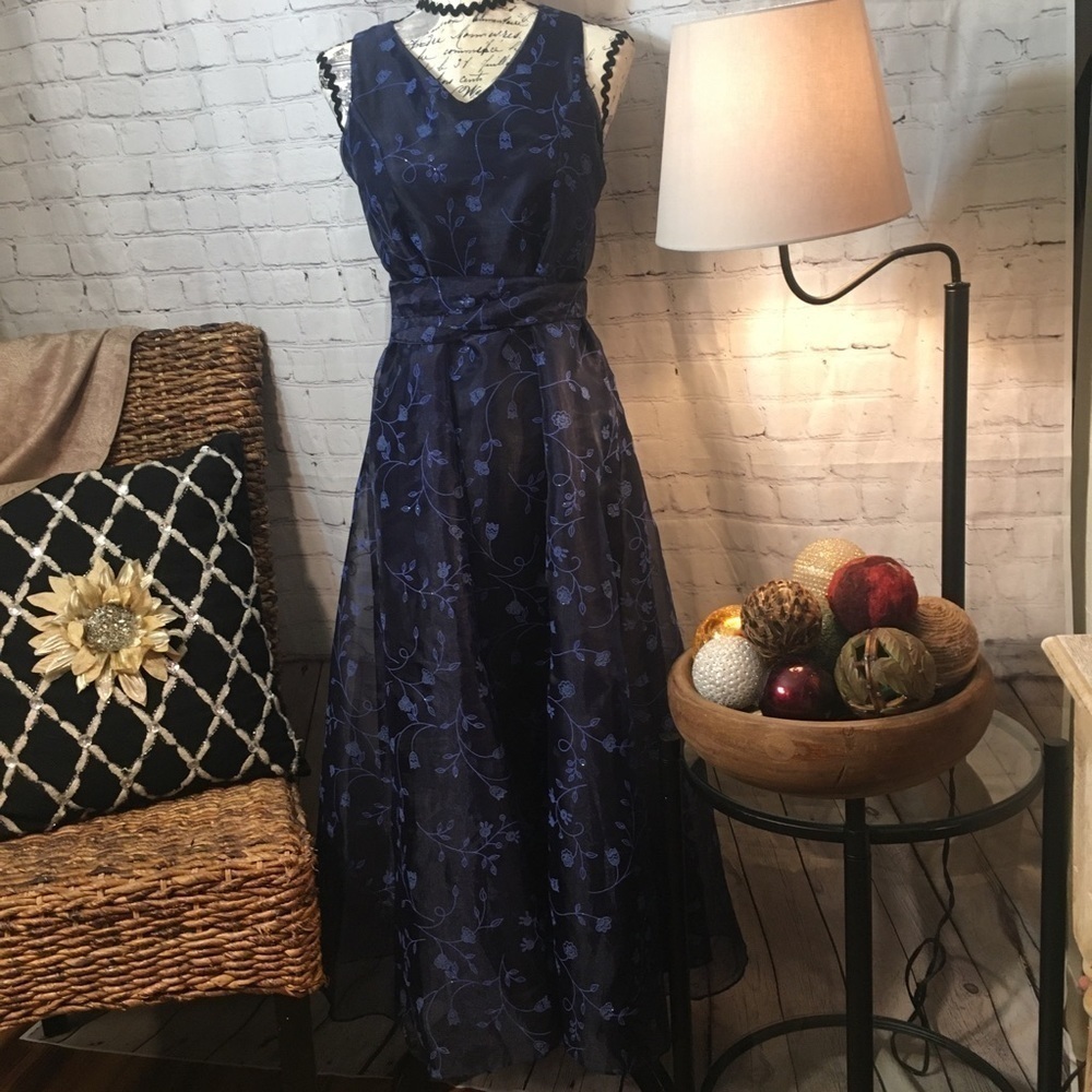 Beautiful Kids sleeveless formal dress - Picture 6 of 11